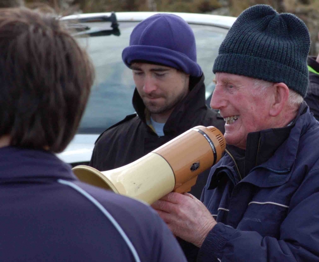 Loughie communicates the race course.